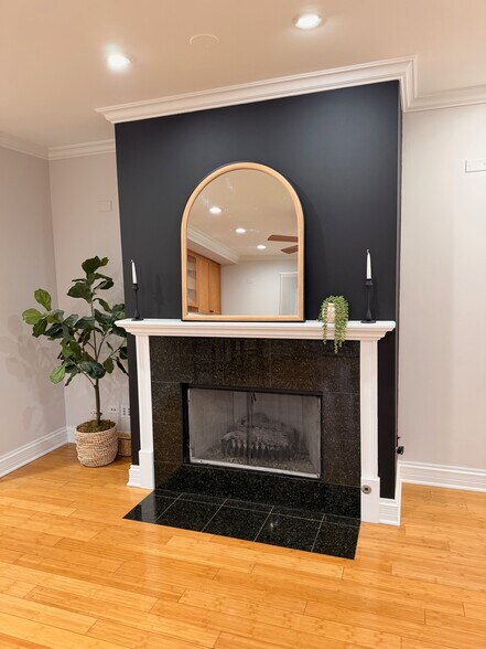 Building Photo - 122 S Evergreen Ave