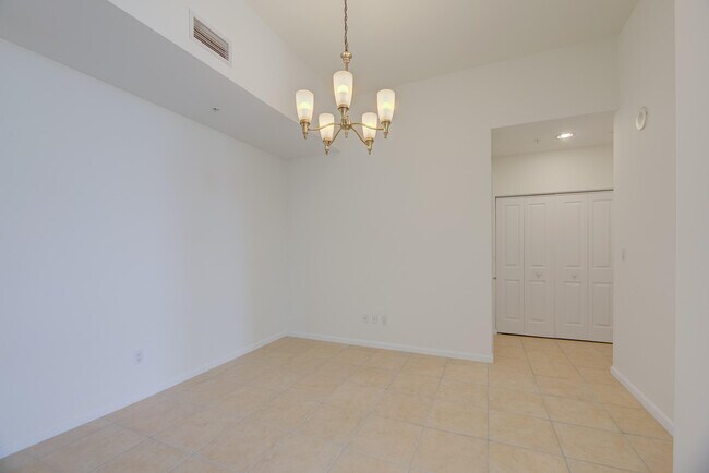 Building Photo - 511 SE 5 Ave