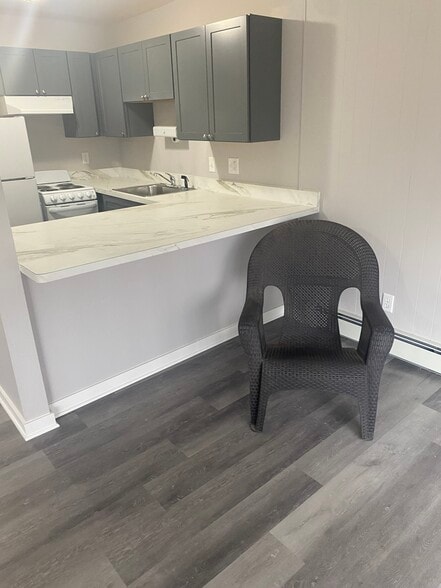Large 1-Bedroom 713SF - Carriage House