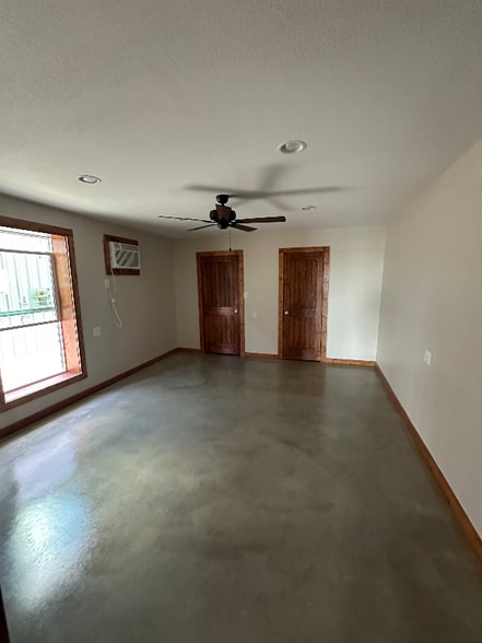 Building Photo - 4070 Old Lorena Rd