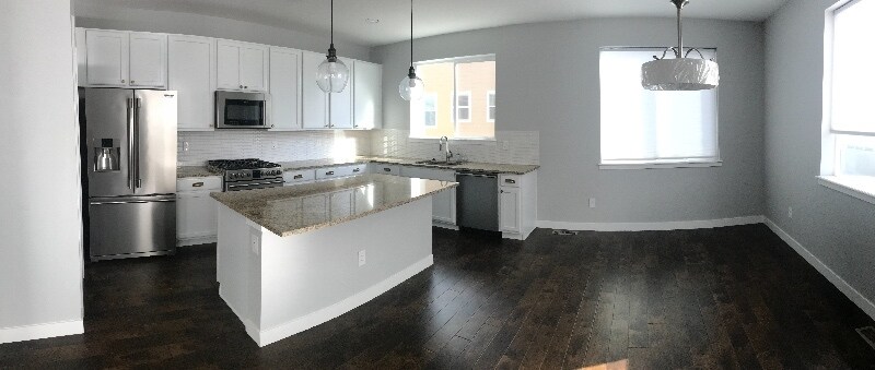 Building Photo - 664 E Hinsdale Ave