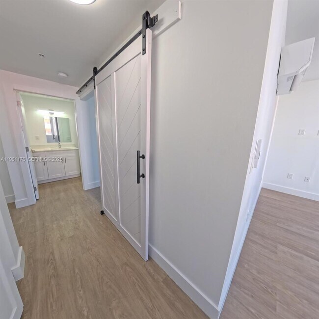 Building Photo - 1620 NW 18th St