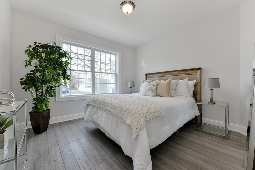 Building Photo - 224 Newbury Ave