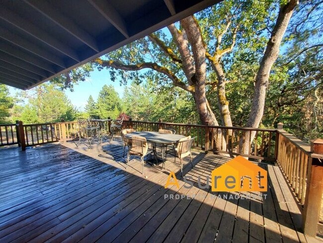 Building Photo - Amazing Property on 1.25 Acres Available in October! 3 Bed/2 Bath Plus Office Space and Shop