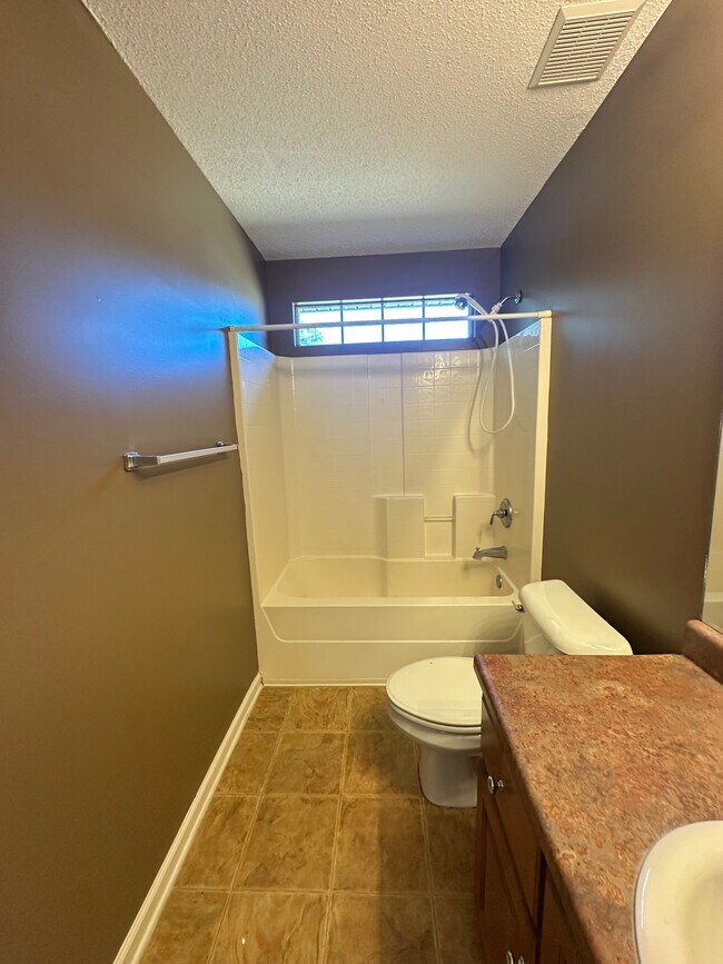 Building Photo - 12 Bass Rock Ct