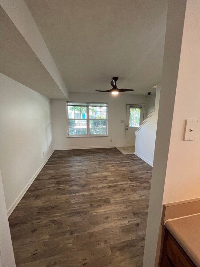 Building Photo - 1414 E New York St