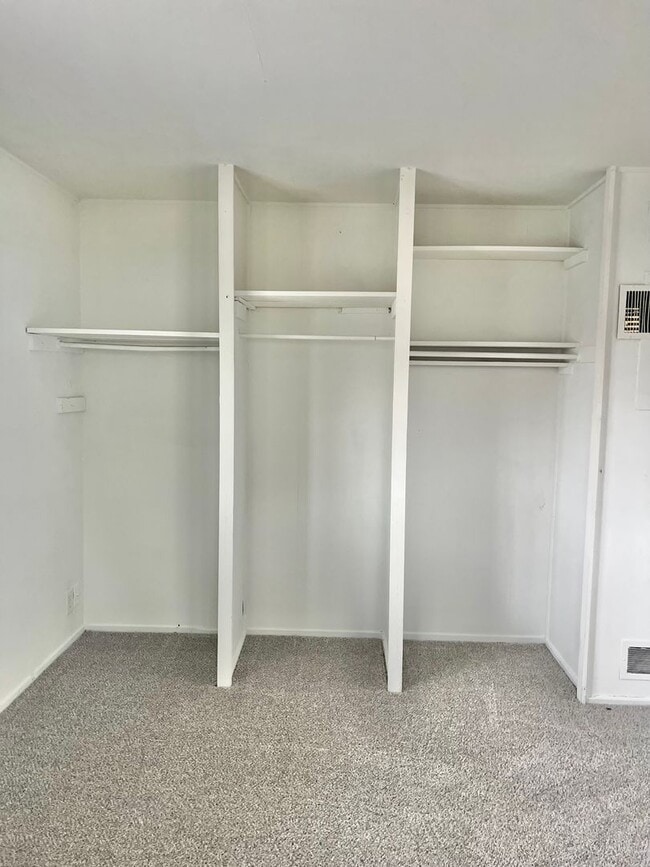 Building Photo - New Listing! 3 bedroom House!