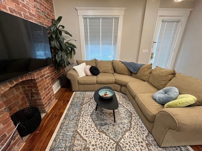 Building Photo - Dennison Ave 866-868 CR