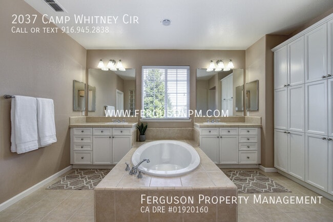 Building Photo - 2037 Camp Whitney Cir