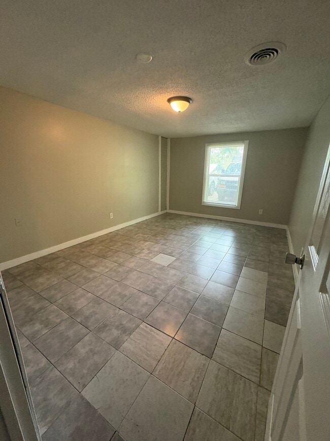Building Photo - 3902 Wesley Dr