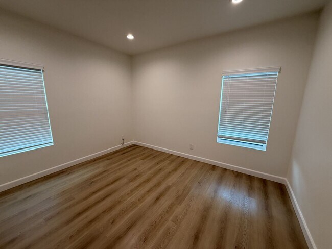 Building Photo - 2947 Dalton Ave