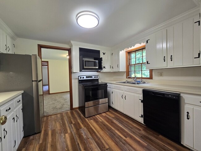 Building Photo - 58 Old Hawleyville Rd