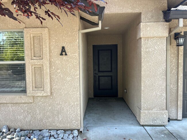 Building Photo - 975 Grange St