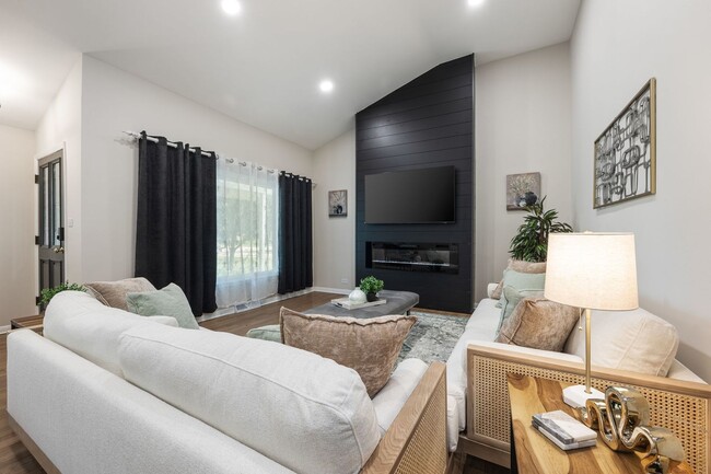 Building Photo - 12548 S Major Ave