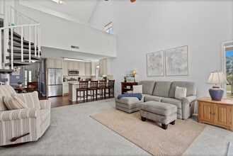 Building Photo - 1920 Bent Grass Dr