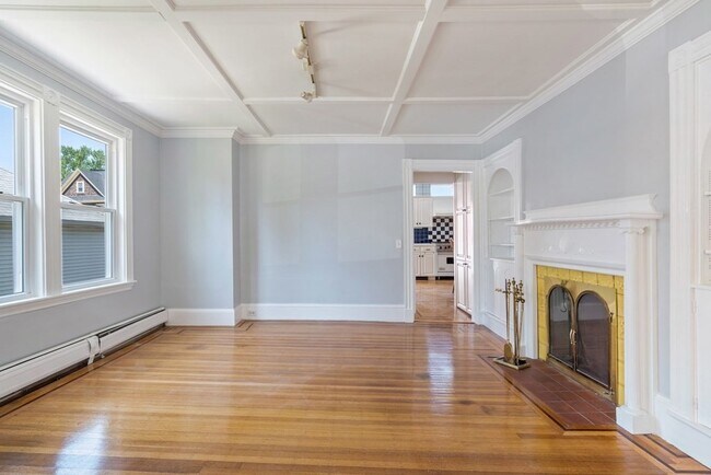 Building Photo - 68 Elm St