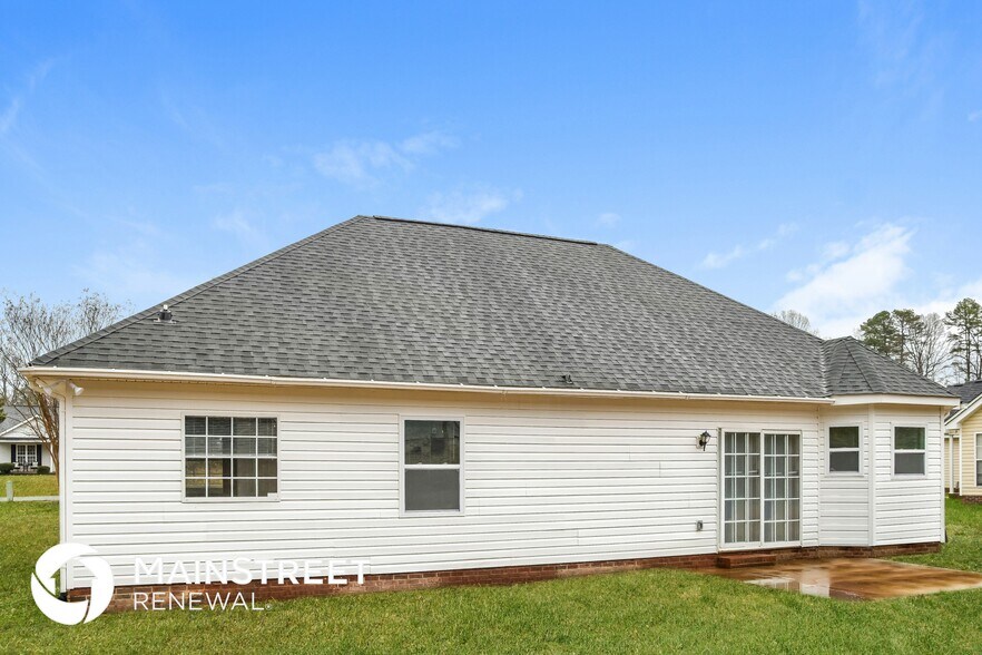 Building Photo - 818 White Oak Ln
