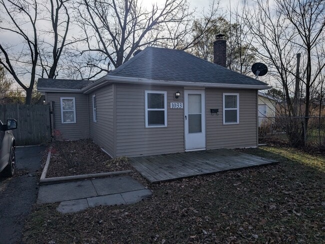 Primary Photo - 1033 LaSalle Ave