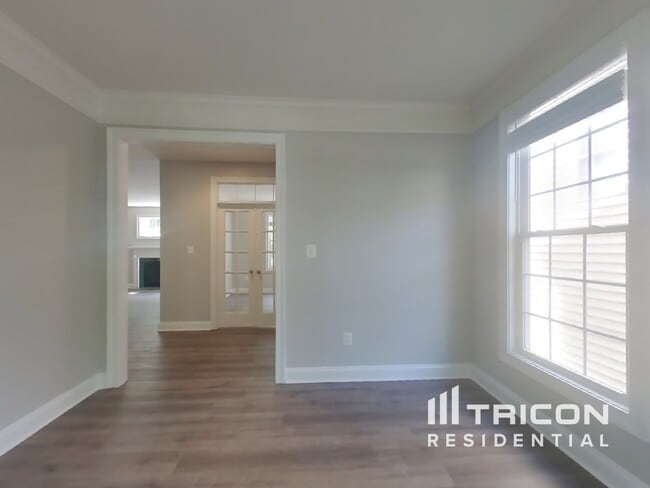 Building Photo - 15605 Sir Edwards Dr
