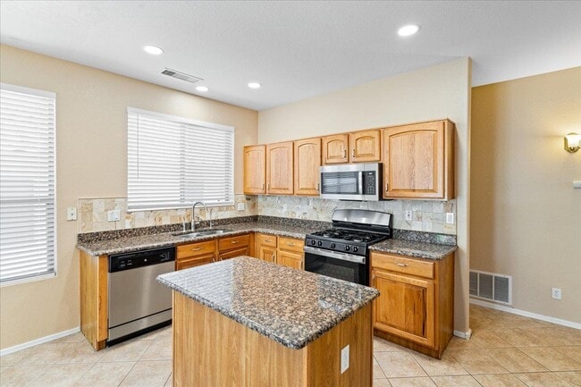 Building Photo - 6349 W Desert Hollow Dr