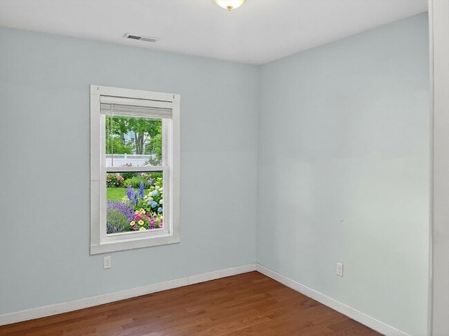 Building Photo - 247 Pilgrim Ave