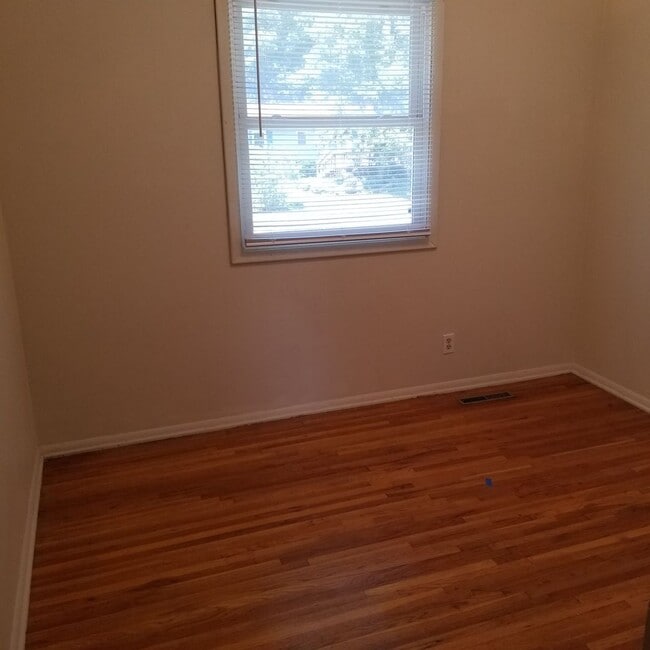 Building Photo - 3 bedroom in Westwood Heights!