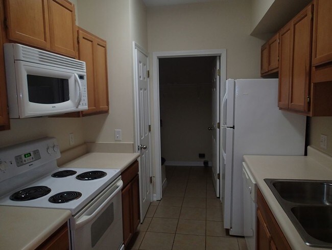 Building Photo - Great 2 Bedroom Unit at Creets Crossing