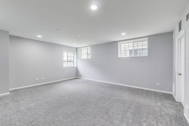 Building Photo - 10 N Dryden Pl