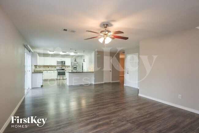 Building Photo - 5505 Camarillo Dr