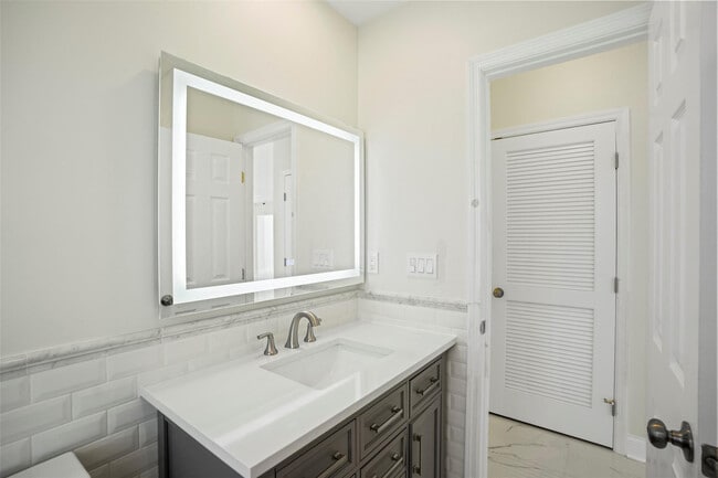 Building Photo - 2116 SE 18th St