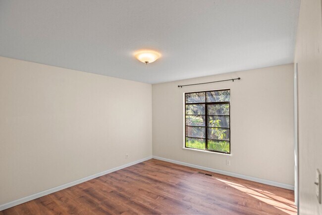 Building Photo - Beautiful big house with great school district. Gustavo Lopez AMSI