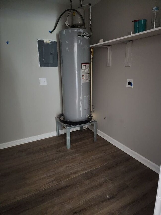 Building Photo - 6469 Rockford Dr