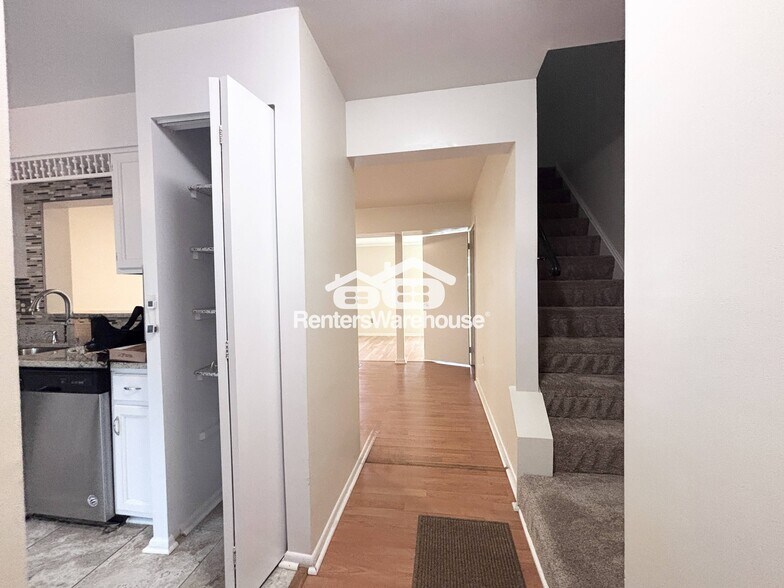 Building Photo - 2861 Schoolhouse Cir