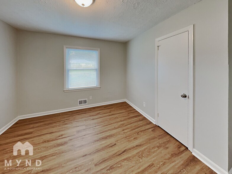 Building Photo - 1590 Bagpipe Pl