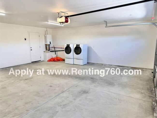 Building Photo - COMING SOON - Modern 4 Bedroom 2 Bathroom Home In Storey Park!