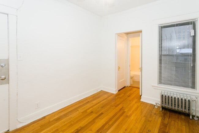 Interior Photo - 5528-5532 S. Everett Avenue