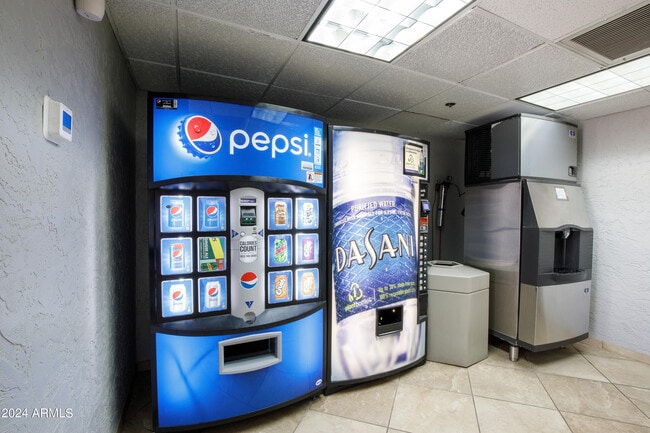 Building Photo - 7350 N Pima Rd