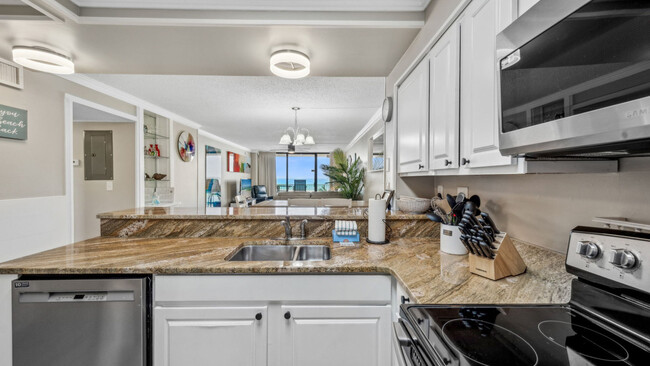 Building Photo - 7205 Thomas Dr