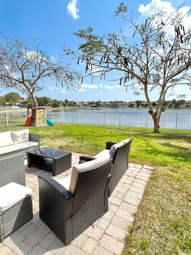 Building Photo - 3350 Turtle Cove