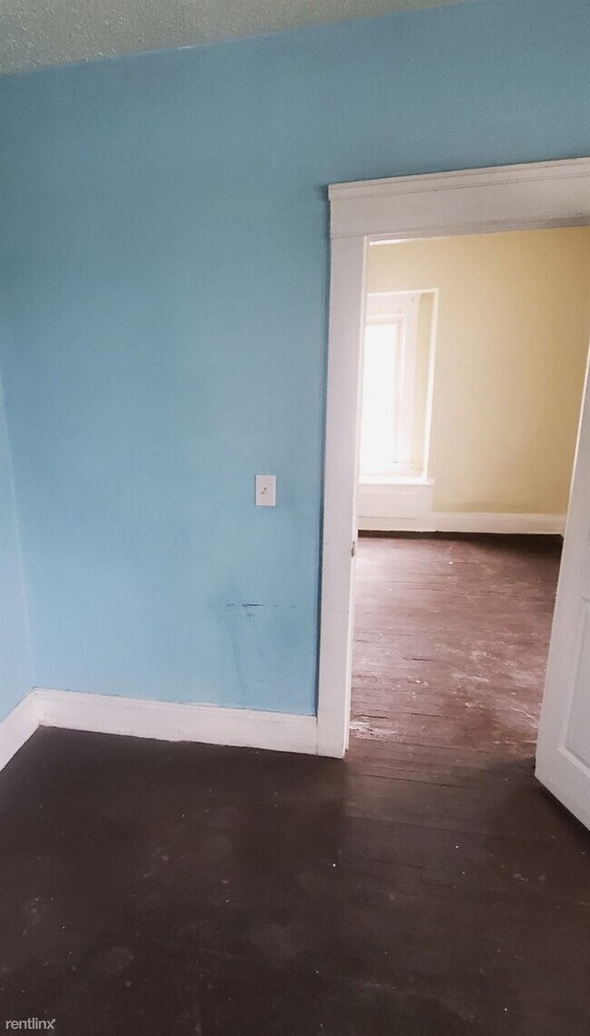 Building Photo - 3 br, 1 bath Duplex - 10518 Crestwood Aven...