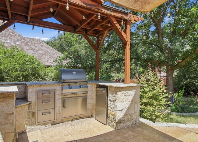 Building Photo - Updated two story. Gated subdivision. Gorgeous patio and yard!