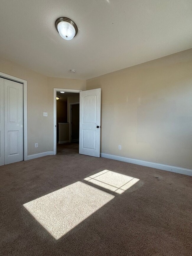 Building Photo - Sensational on Sundown