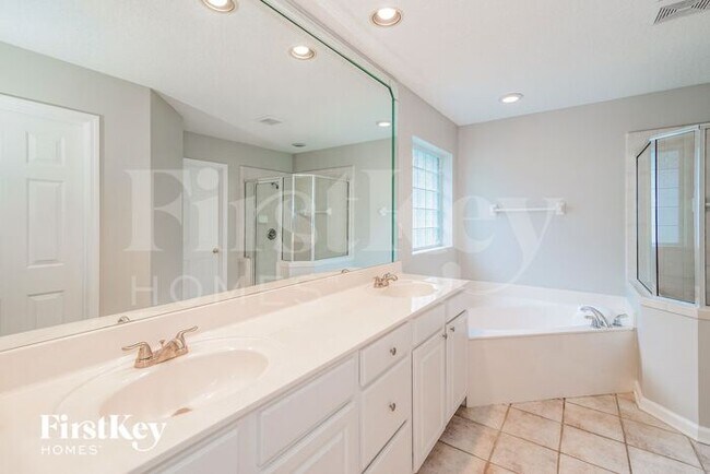 Building Photo - 528 Millhouse Ln