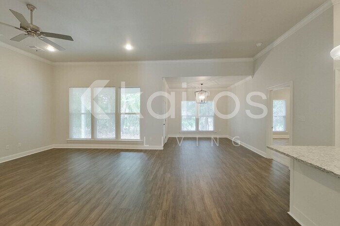 Building Photo - 6536 Roux Dr