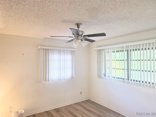 Building Photo - 25 Holly Ct