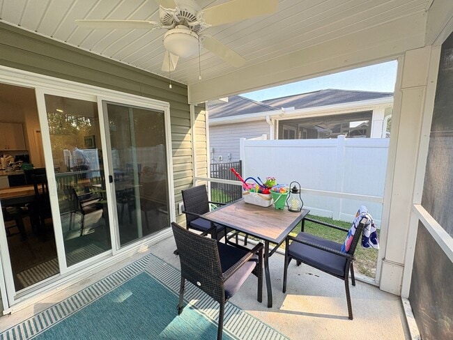 Building Photo - Welcome To Heritage New River Side