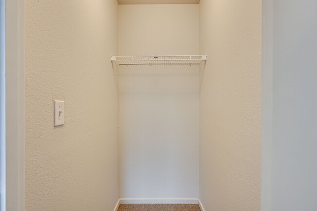 Building Photo - Beautiful Three Bedroom in Taverner Ridge!
