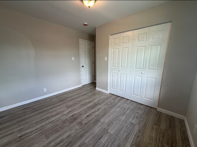 Building Photo - 5014 Prescott Ave