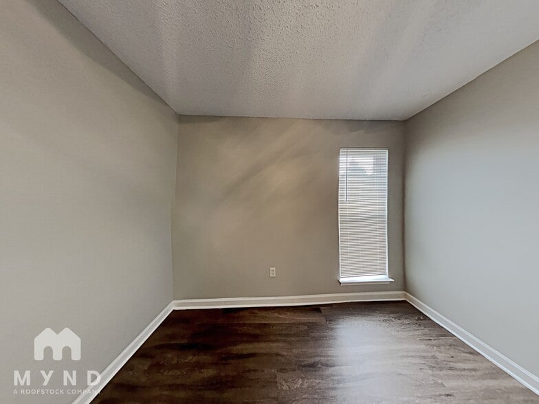 Building Photo - 7825 Sarah Ann Dr S
