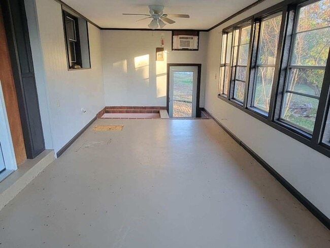 Building Photo - 688 Speck Rd